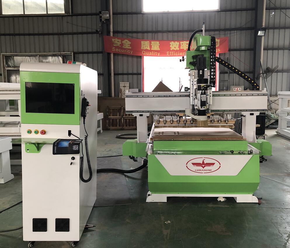 LD1325排式換刀加工中心(小清新款) LD1325排式換刀加工中心(小清新款)